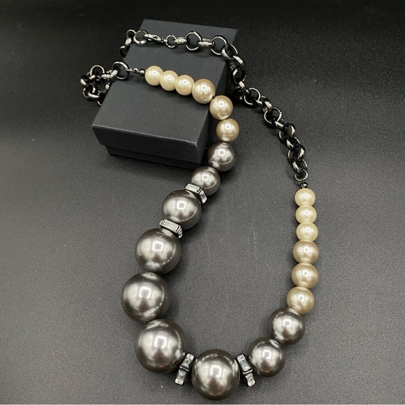Chunky Graduated Faux Pearl Beaded Necklace in Cream and Gunmetal Grey Rolo - Picture 7 of 11